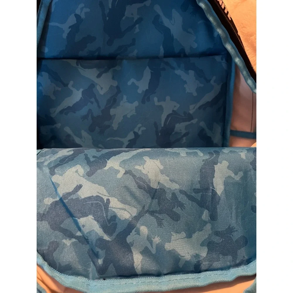 Fortnite‎ Backpack Black pre-owned slightly used - Picture 4 of 5